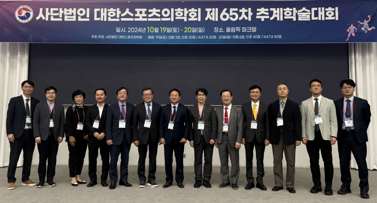 外网动画恶搞：瓜迪奥拉照墨镜 里面竟然是滕嗨？