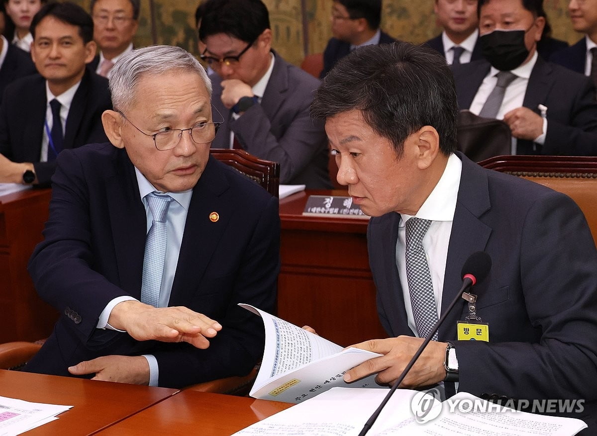 九年前的今天，莱万替补登场在9分钟内打进5球