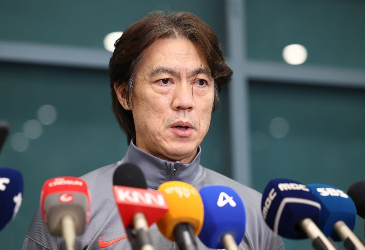 劳塔罗晒侧钩照：我们更接近晋级世界杯的目标了，明年见