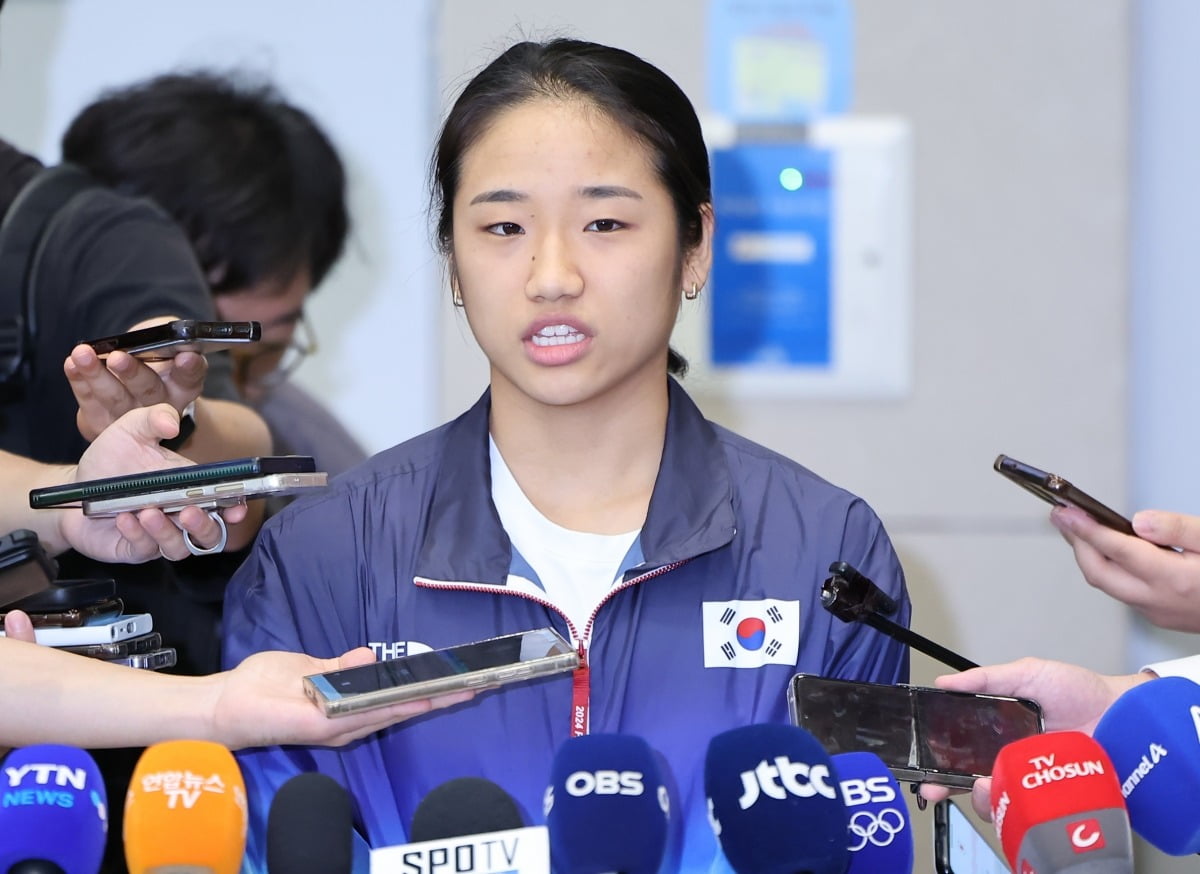费迪南德：阿莫里姆中场调整遏制了曼城，这正是曼联想看到的