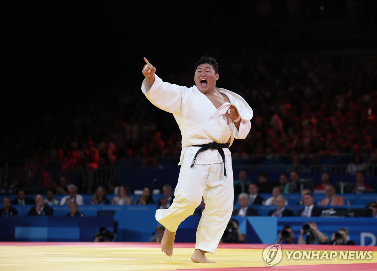 圣保利vs沃尔夫斯堡全场数据：射门数14-10，射正数5-4