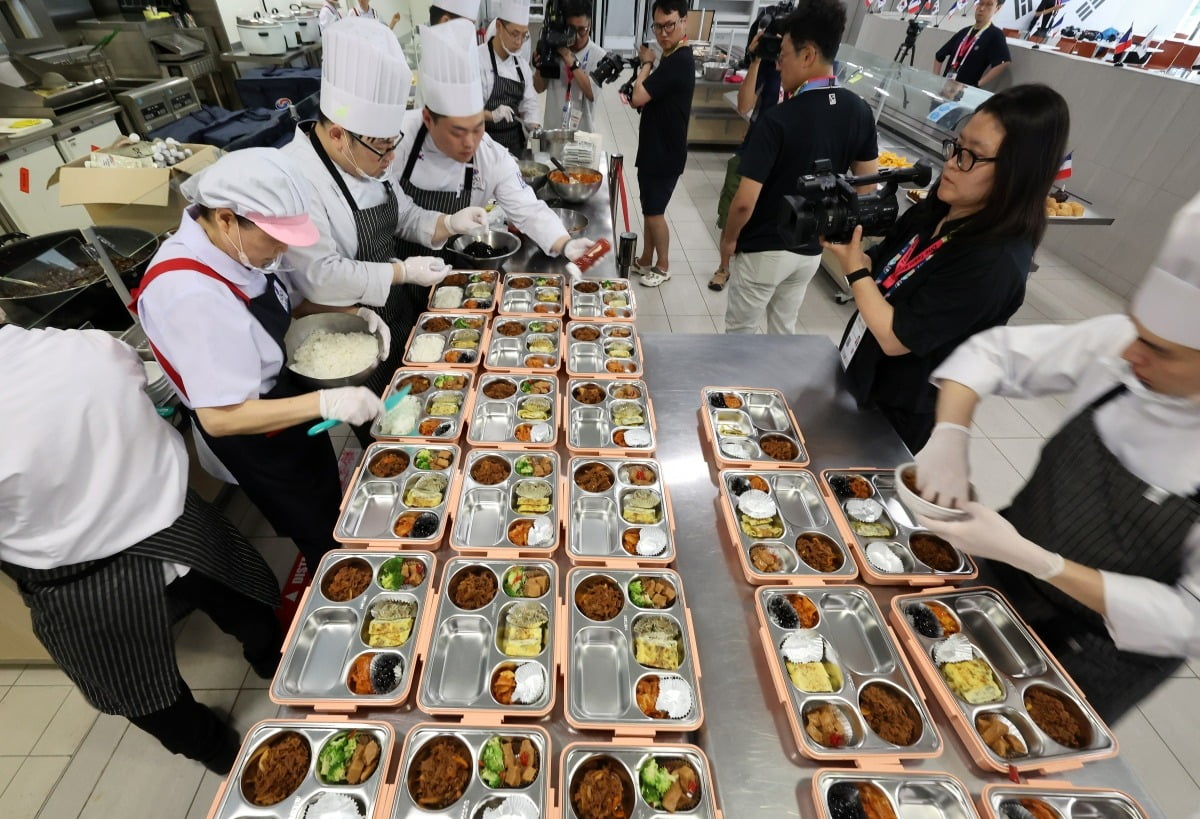 同样是17号秀差别怎么这么大！克内克特今日狂砍35+7 席菲诺9中1仅得3分
