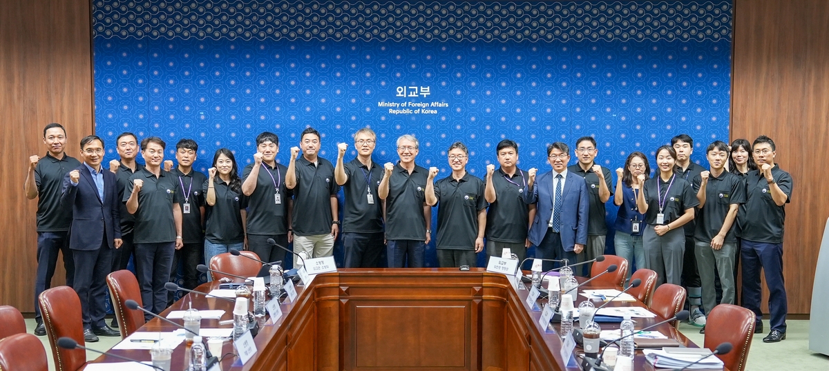老乡见老乡，贝林厄姆和加拉格尔在马德里德比后亲切交流