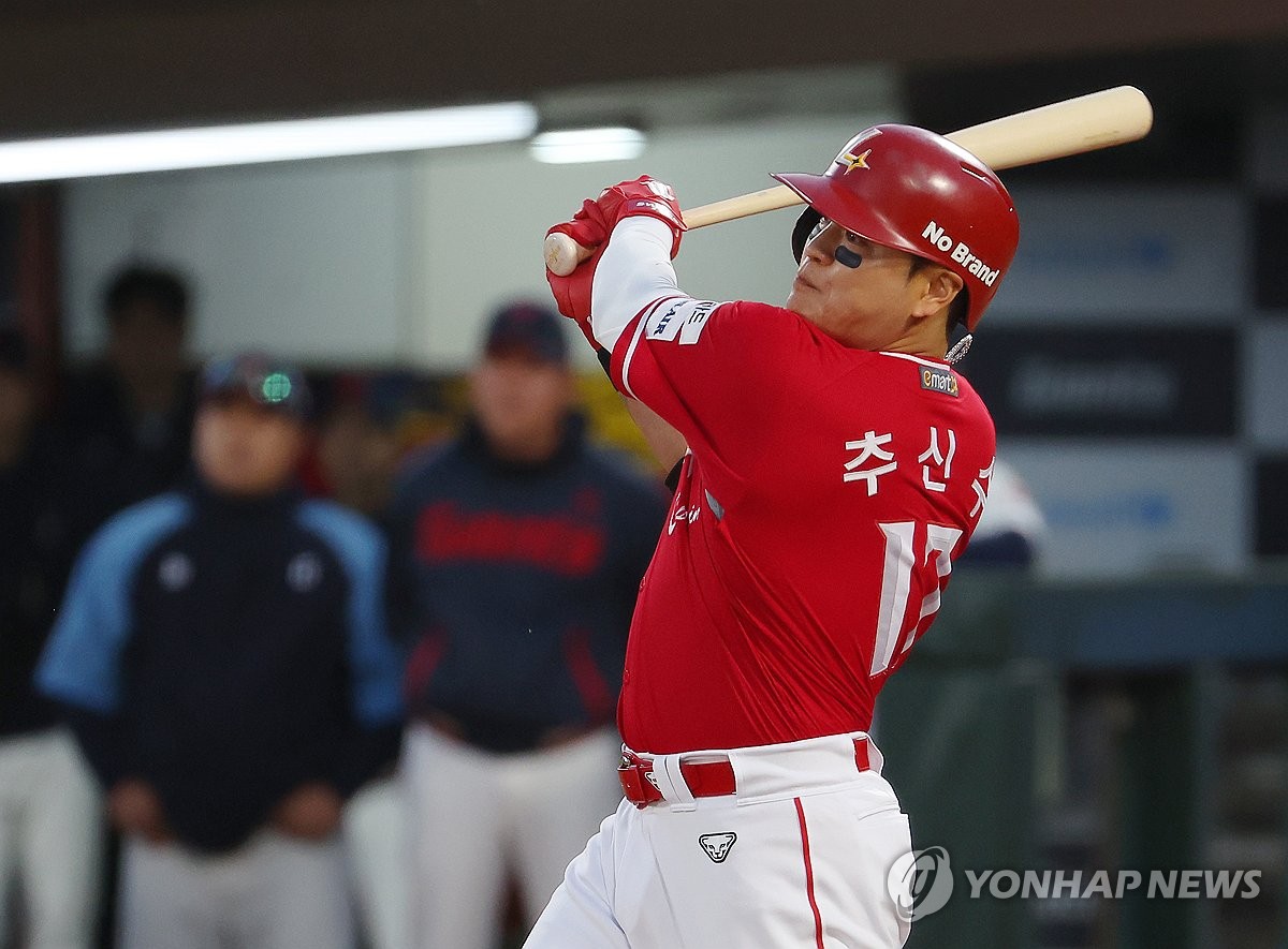 上海男篮更新国内球员注册信息：刘铮E类合同续约 小将偰李永炜升至一队
