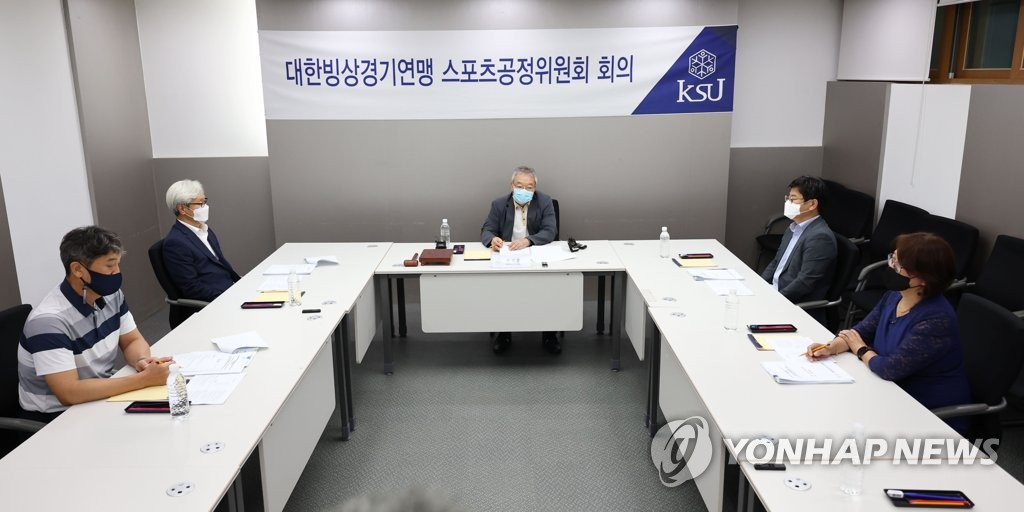 雷迪克对拉塞尔不满！镜报为湖人提出三个交易拉塞尔的设想