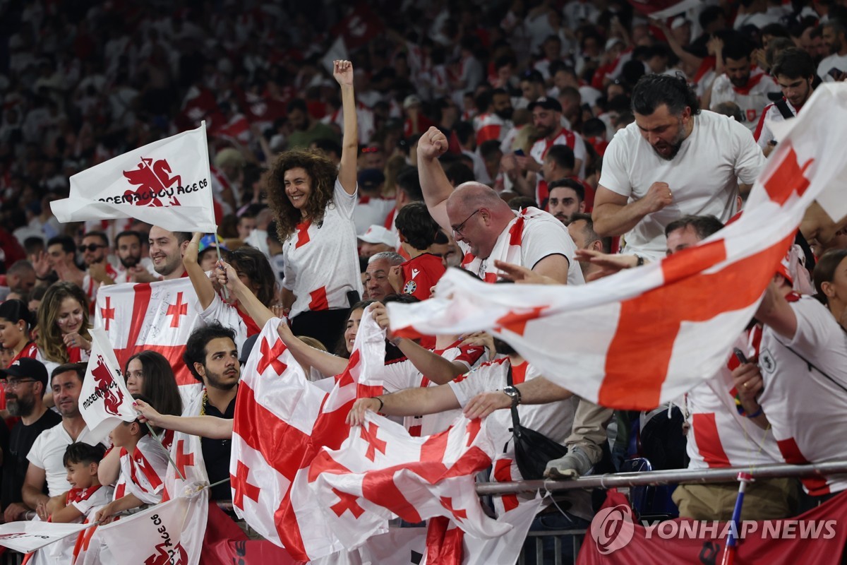 哈曼：沙欣需要时间，多特高层应该公开支持他