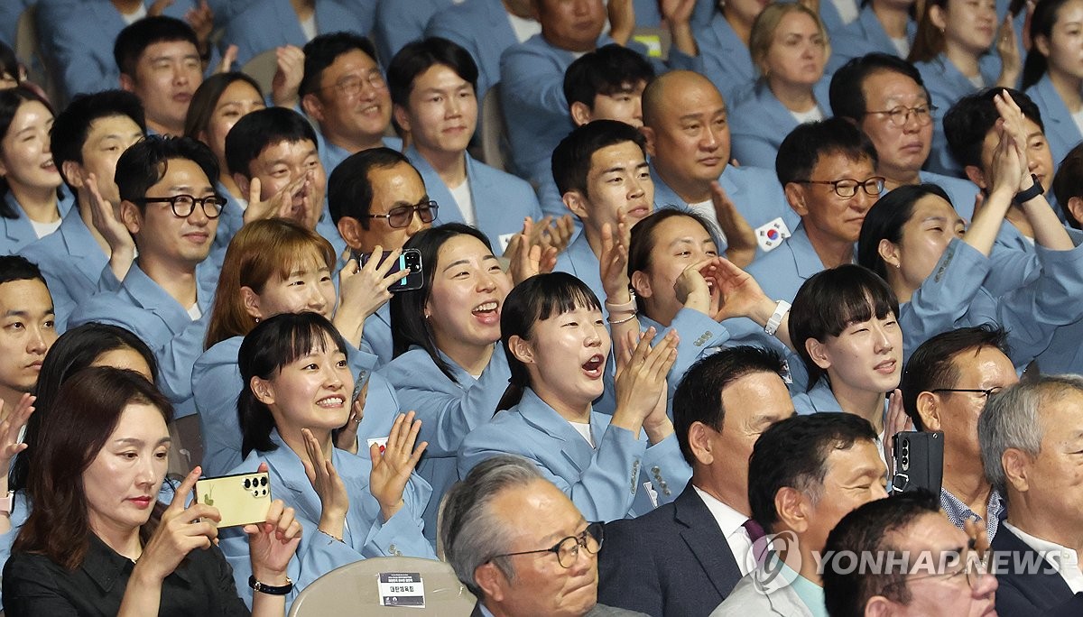 邮报：滕哈格和前助手麦克拉伦聚餐，又去了他最喜欢的餐厅