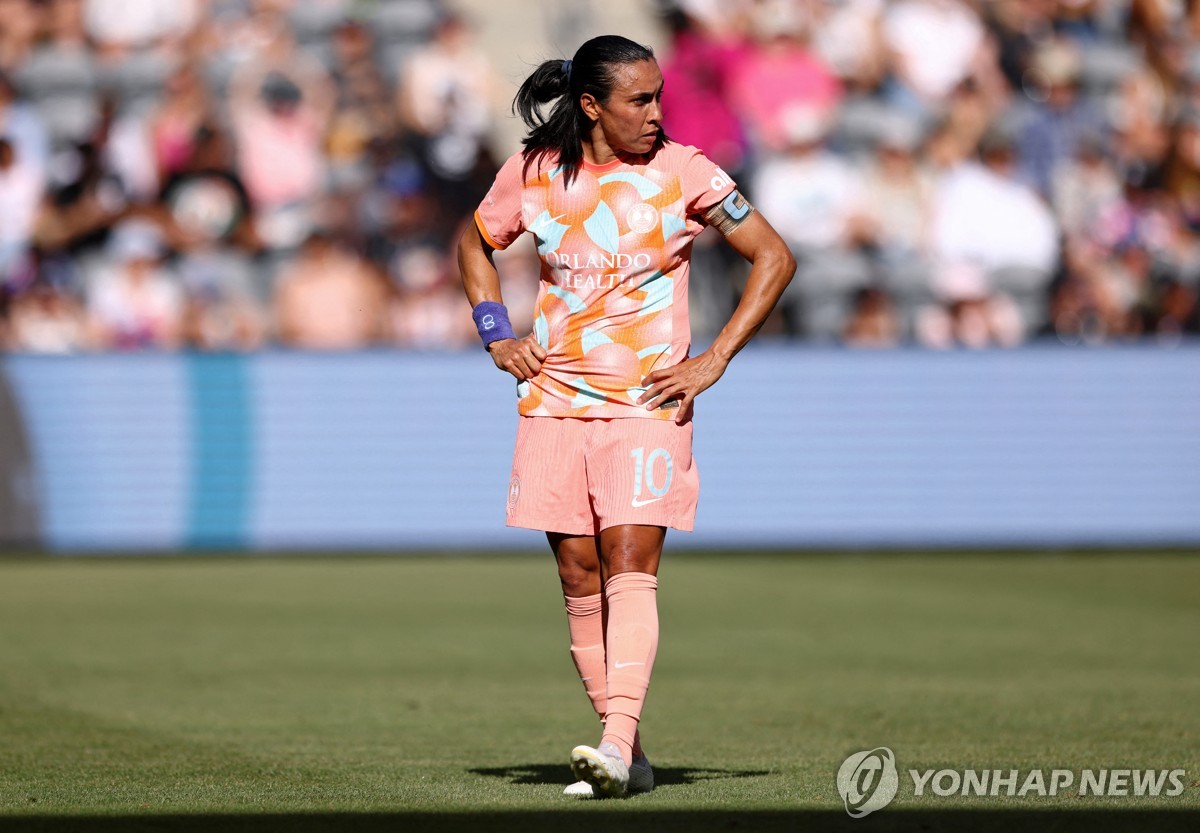 门兴格拉德巴赫vs云达不莱梅：板仓滉、普莱亚首发，杜克施、米切尔-魏泽出战