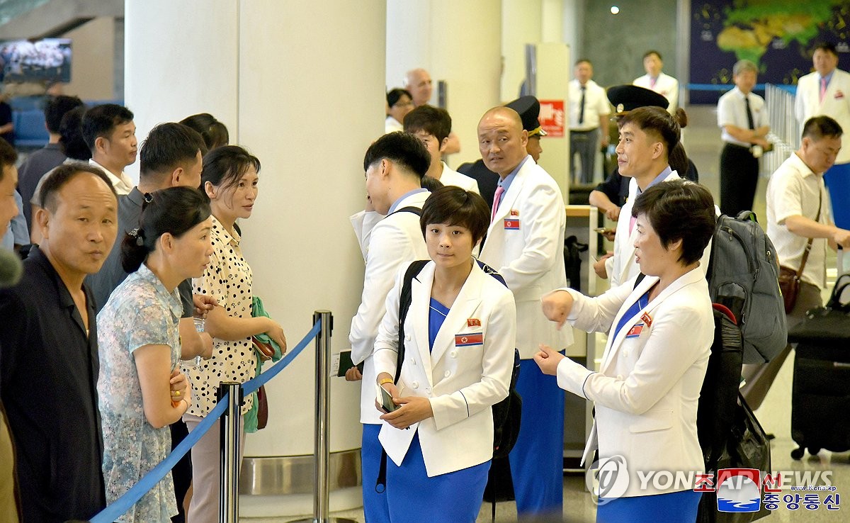 自11/12赛季梅西以来，莱万是首位前18场打入20球的巴萨球员