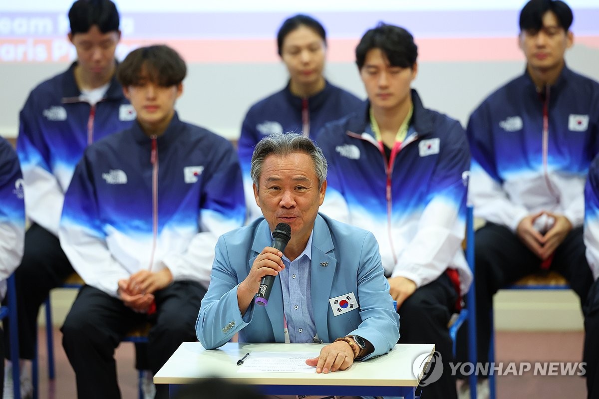 赫伊别尔年度最佳男足球员投票：哈兰德、维尼修斯、罗德里